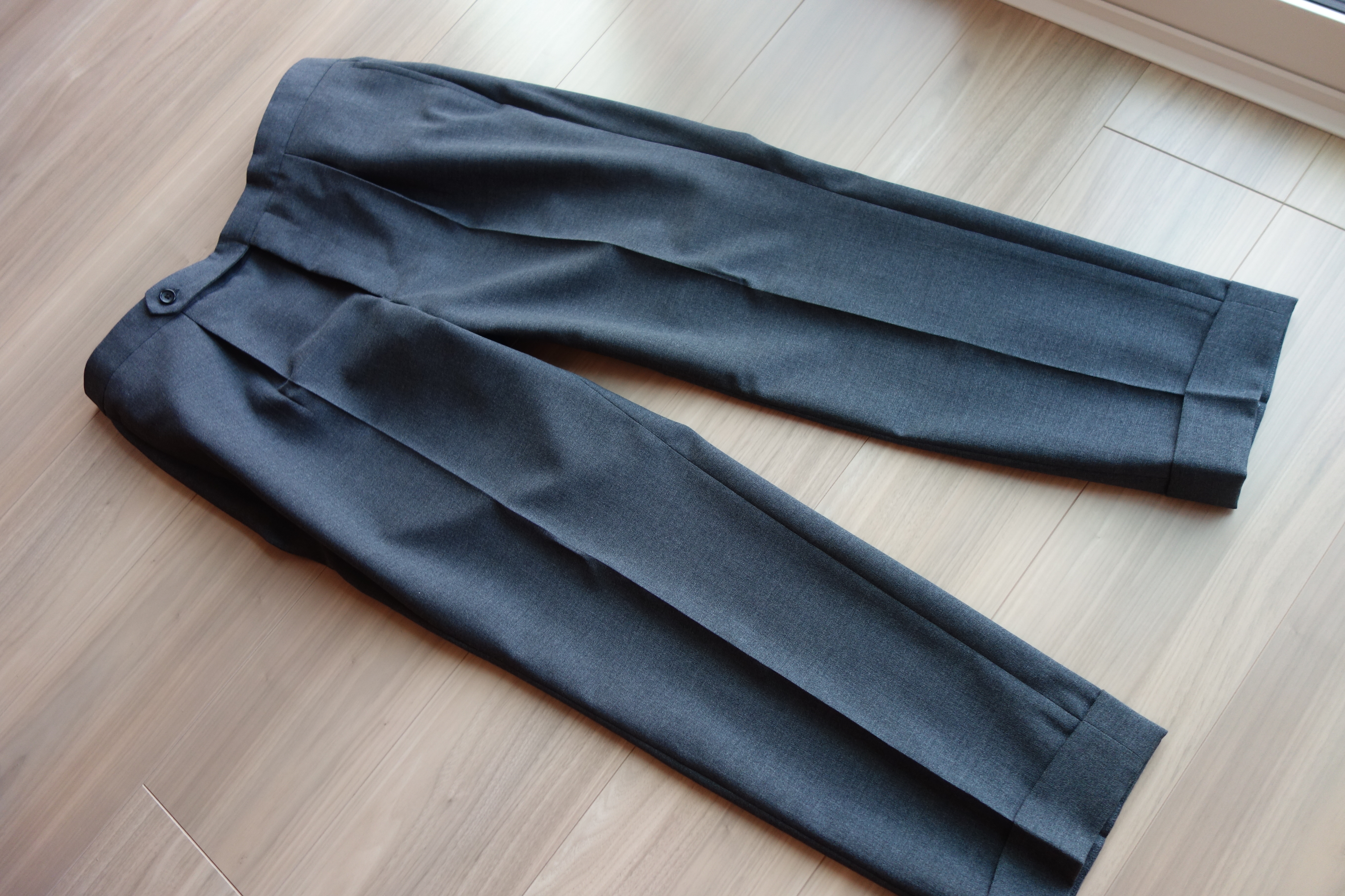 美品　サトウテーラー　スラックス　サイズ50相当 美品 サトウテーラー スラックス サイズ50相当 休日デートスタイルを